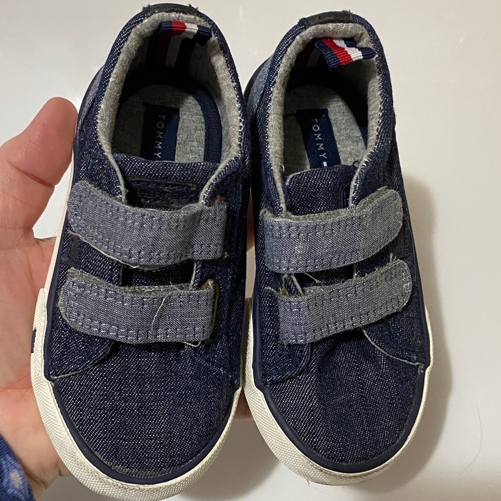 Tommy Hilfiger boys sneakers toddler denim tennis shoes with Velcro Straps sz 7